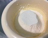Une image de l'étape 10 de Gâteau aux groseilles noires, citron et crème.
