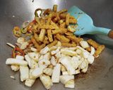 Foto langkah ke 4 dari resep Tumis Tempe Putih Telur.