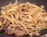 A picture of step 7 of Savory Pork Rolls with Two Kinds of Mushrooms.