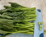 A picture of step 1 of Sautéed Yu Choy (aka Choy Sum).