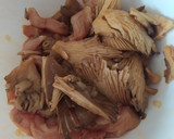 Foto del paso 1 de la receta: Setas con pollo y cerveza
