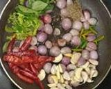 கொல்லிமலை ஸ்பெஷல் (சின்ன வெங்காய சட்னி) குழிப்பணியாரம் chinna Vengaya Chutni Recipe in Tamil) ரெசிபி ஸ்டேப் 1 புகைப்படம்