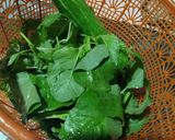 Foto langkah ke 1 dari resep 424.Sayur Bening Bayam Ketimun.