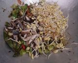 Foto langkah ke 7 dari resep Tumis Ikan Tongkol Suwir Pete.