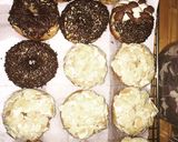 Foto langkah ke 8 dari resep Donat empuk topping almond.