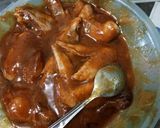 Foto langkah ke 2 dari resep Honey Spicy Chicken Wings.