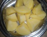 A picture of step 1 of Aloo ki tahri.