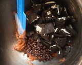 Foto langkah ke 2 dari resep Cookies & Cream Chocolate Sourdough Discard Cookies.