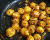 A picture of step 3 of Sukha Aloo.