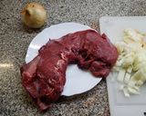 Foto del paso 1 de la receta: Estofado de Solomillo de Jabalí al Cava