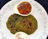 A picture of step 2 of Hariyali paratha.