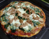 Foto del paso 4 de la receta: Pizza de atún y espinacas con masa de orégano