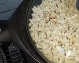 Foto langkah ke 2 dari resep Caramel Popcorn.