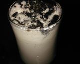 A picture of step 3 of Oreo Milkshake.