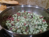 Habas con Jamón y Huevo "Poché"