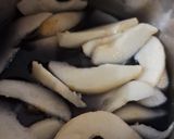 A picture of step 3 of Butterfly Pea Stewed Pears.
