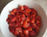 Foto del passaggio 1 della ricetta Risotto alle fragole