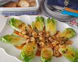 Foto del paso 8 de la receta: Cogollos de lechuga con gambas al pil pil