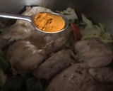 Foto del paso 9 de la receta: Pollo guisado a la cúrcuma, con verduras cerveza y naranja