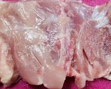 Foto del paso 5 de la receta: Muslitos de pollo deshuesados, rellenos de roquefort y nuez