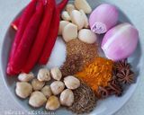 A picture of step 1 of Chicken Curry (Kari Ayam).