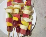 A picture of step 5 of Fruit skewers.