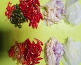 Foto langkah ke 2 dari resep Tumis Kangkung Terasi Pedas.