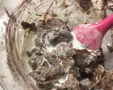 Foto del passaggio 4 della ricetta Torta al cioccolato con pere al vino rosso
