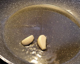 Foto del paso 2 de la receta: Rape con gambones