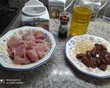 Foto del paso 1 de la receta: Pechuga de pavo con salsa de naranja, dátiles y almendras