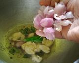 அவித்த முட்டை மற்றும் பணியார முட்டைக் குழம்பு(muttai paniyara kulambu recipe in tamil) ரெசிபி ஸ்டேப் 4 புகைப்படம்