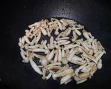 Foto del paso 1 de la receta: Wok de espinacas y shimeji con huevo poché
