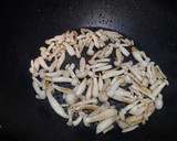 Foto del paso 1 de la receta: Wok de espinacas y shimeji con huevo poché