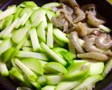 Hình bước làm 6 của món Bí xào tôm thẻ