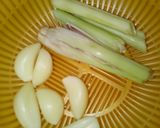 Hình bước làm 1 của món Cá Basa Kho Sả Ớt