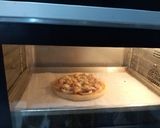Hình bước làm 9 của món Pizza cá hồi xúc xích thịt xông khói