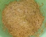 Foto langkah ke 2 dari resep Mie Goreng Tek Tek Simple ala Dina.