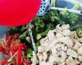 Foto del paso 6 de la receta: Pollo con Brócoli al vino blanco