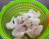 Hình bước làm 1 của món Nụ hoa mướp xào thịt heo và nấm bào ngư