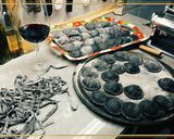 Foto del paso 8 de la receta: Sorrentinos de centolla & salsa de calabaza con tinta de calamar
