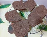 Foto del paso 2 de la receta: Tostas de calabacín, tomate, pavo y queso de cabra