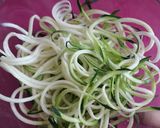 Foto del paso 1 de la receta: Ensalada de calabacín