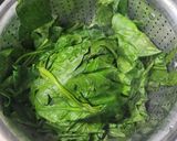 Foto del paso 3 de la receta: Espinacas al vapor para preparar revuelto de espinaca y huevo