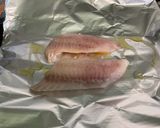 Une image de l'étape 2 de Filets de lieu jaune au poivron vert, persil et citron.
