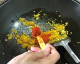 A picture of step 5 of Ohn No Khauk Swe / Burmese Laksa.