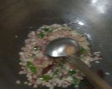 A picture of step 2 of Rava upma.