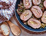 Foto del passaggio 9 della ricetta Polpettone al Pistacchio (ricetta anche per Bimby) con contorno di funghi e piselli