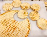 Hình bước làm 1 của món Snack - món ăn vặt từ vỏ bánh pizza