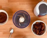 Foto del passaggio 1 della ricetta Brownies ai Datteri senza Cottura
