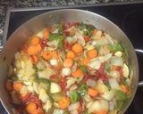 Foto del paso 2 de la receta Estofado de muslos de pollo